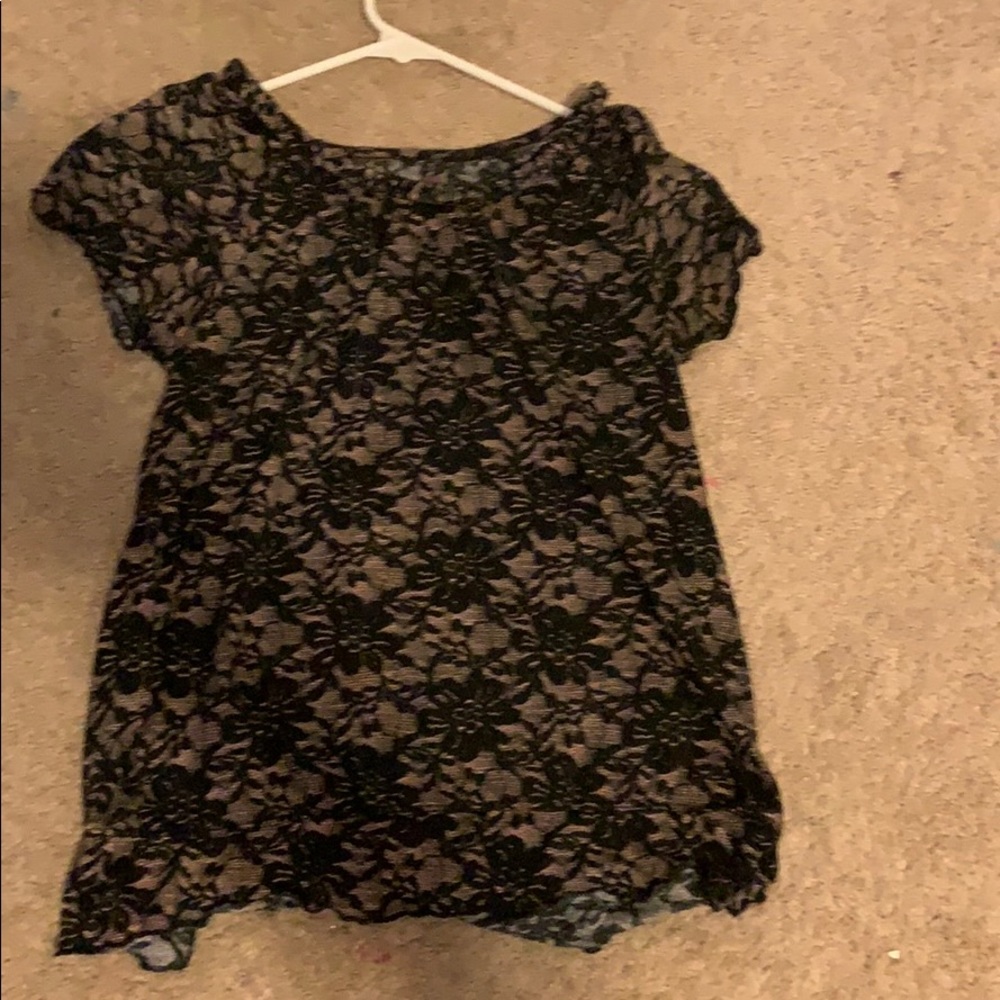 A cute shirt with simple patterns